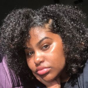 Meet your Posher, Aitiana